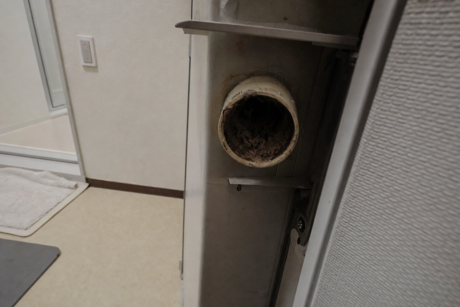 内部に汚れが蓄積している排水管